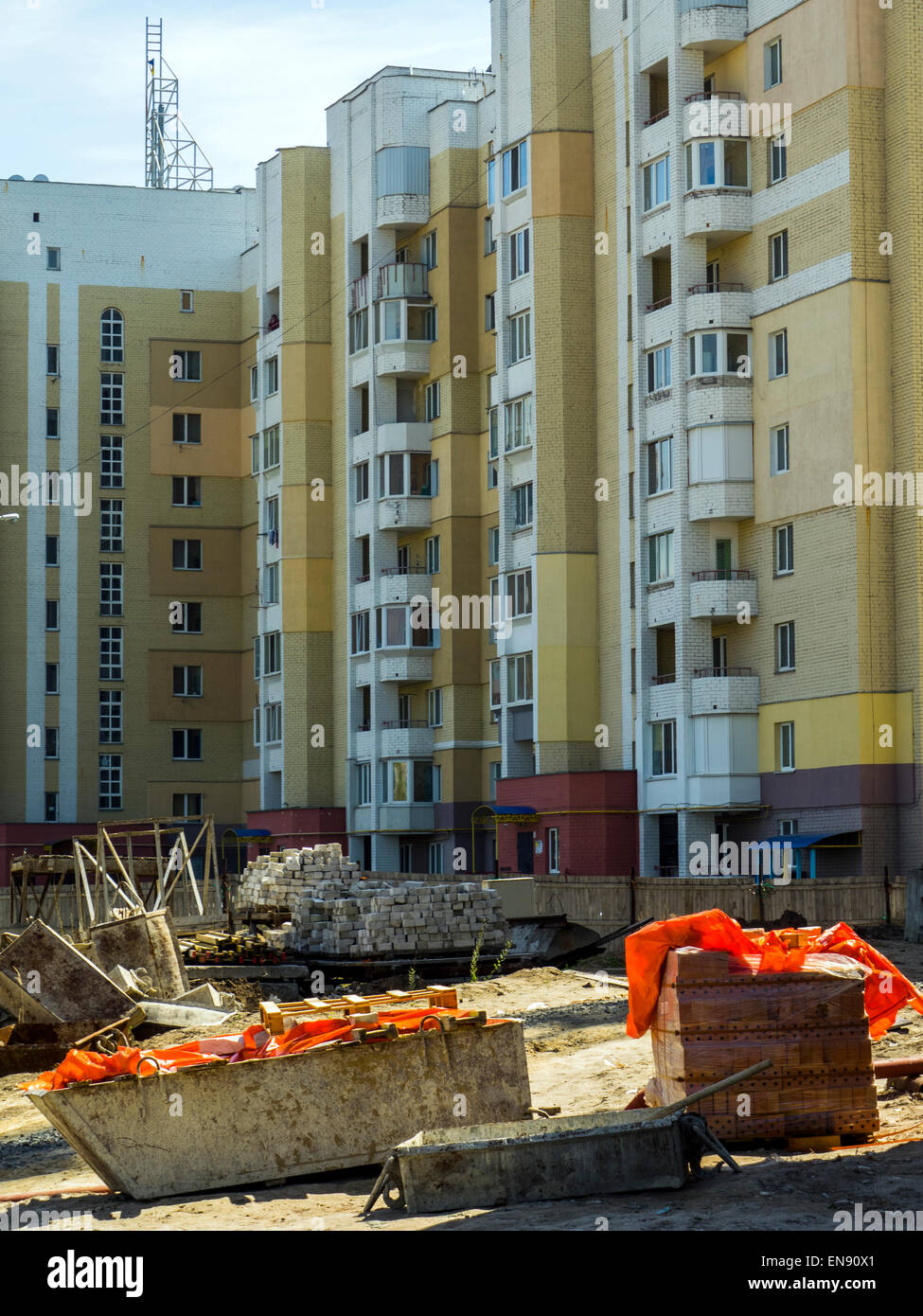 Công trình chung cư đang thi công nhưng chậm tiến độ