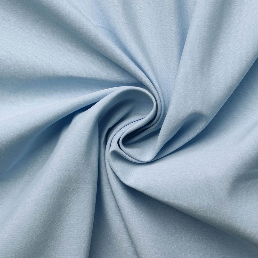 Cuộn vải polyester trong kho vải
