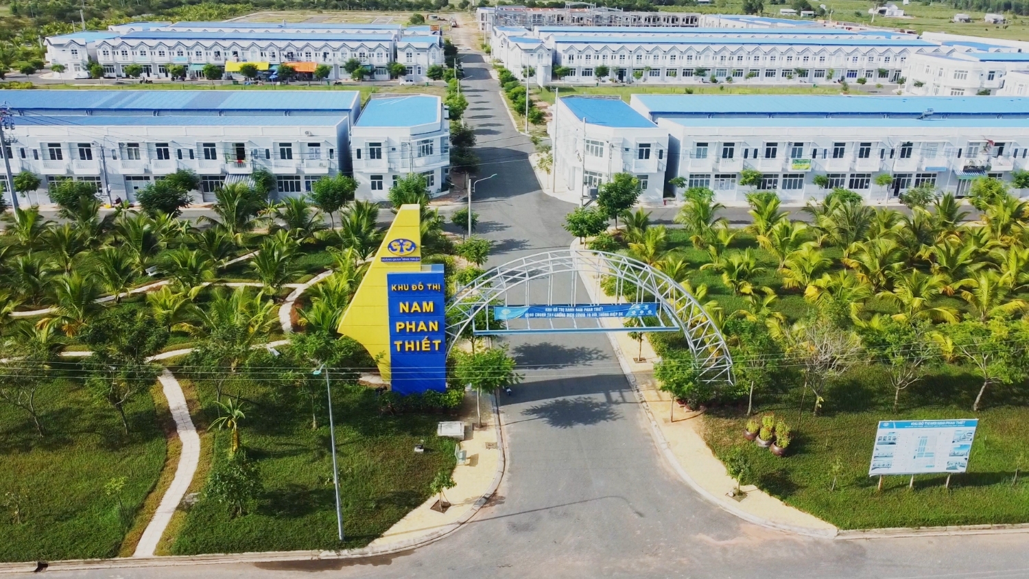 Khu công nghiệp và nhà ở vệ tinh