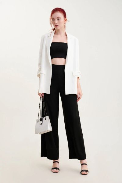 Phối blazer và quần ống suông đầy quyền lực