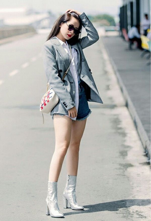 Phối blazer màu tươi với trang phục công sở đơn giản