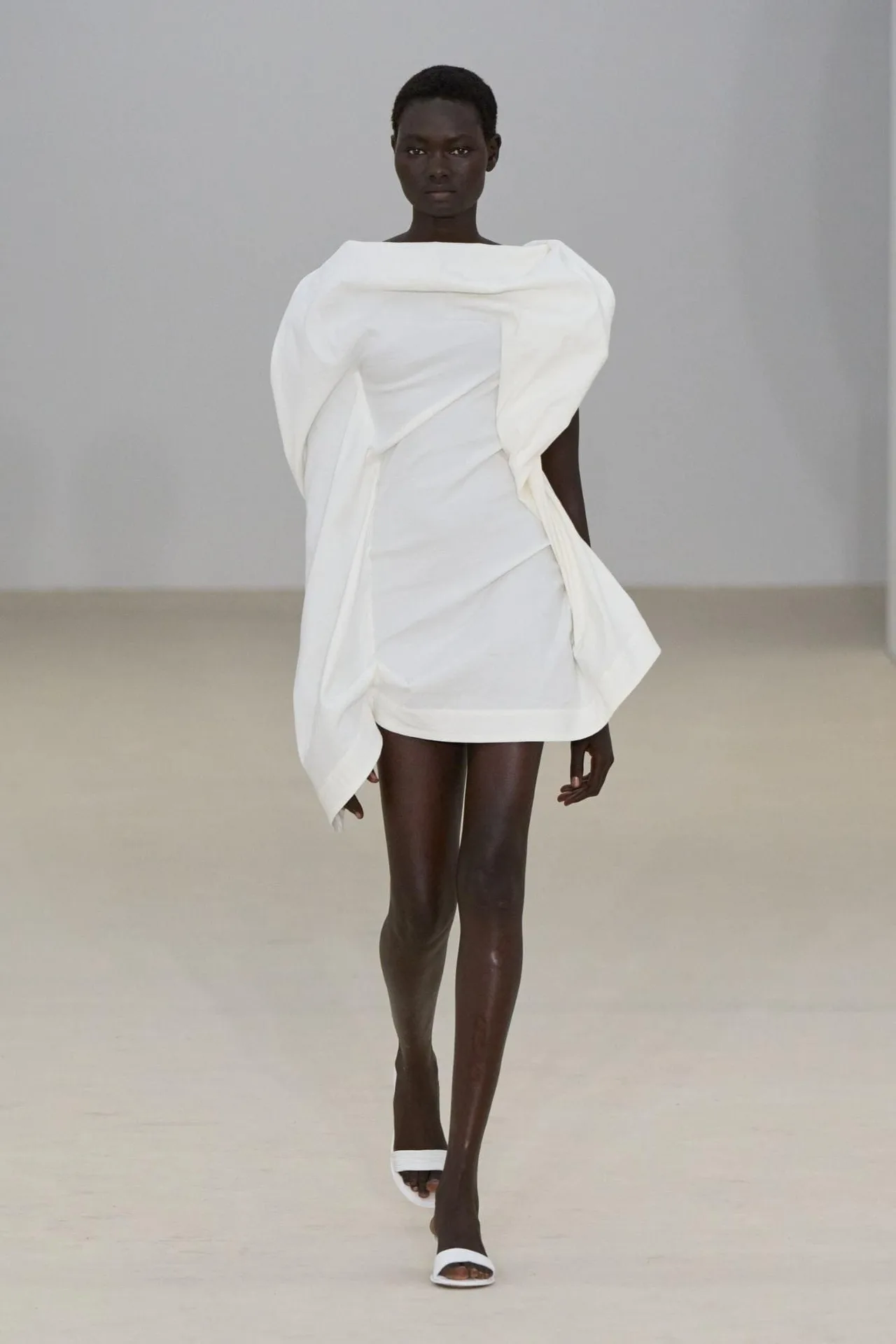 BST Issey Miyake Xuân 2026