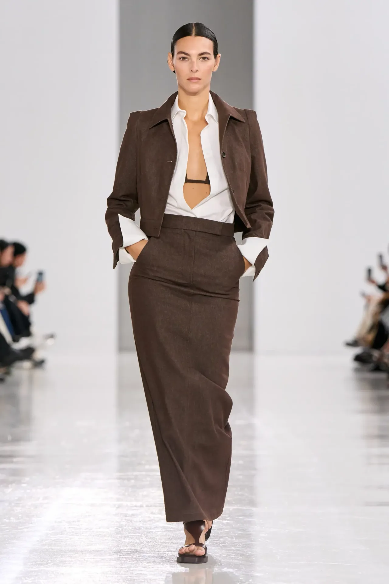 Office wear hiện đại trong bộ sưu tập xuân hè