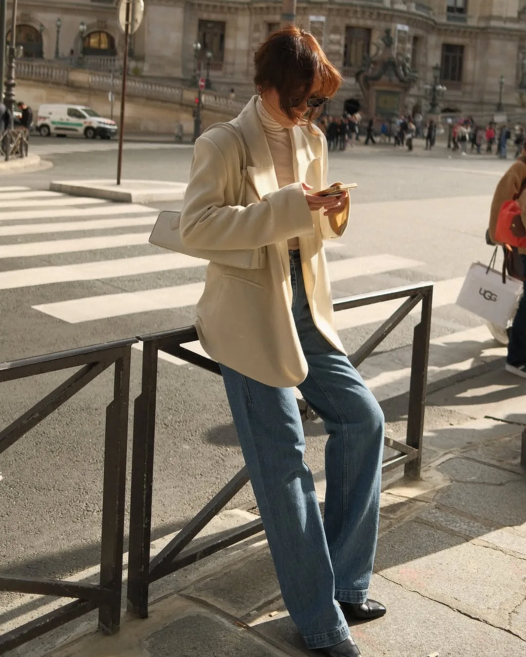 Áo dài phối quần jeans dịp Tết Thanh Minh
