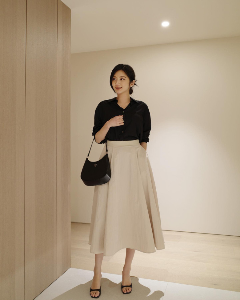 Chân váy suông mang lại vẻ thanh lịch và nữ tính cho outfit công sở.