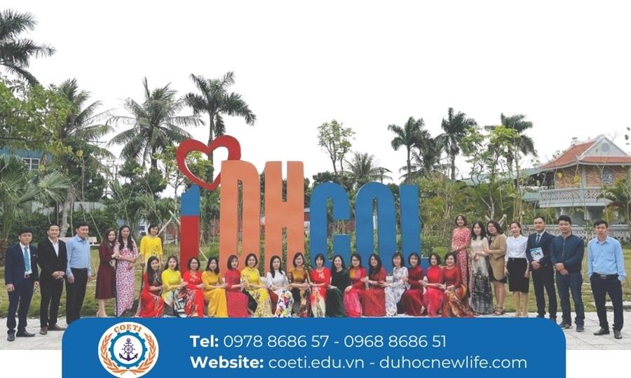 Phòng khách cam đào ấm áp