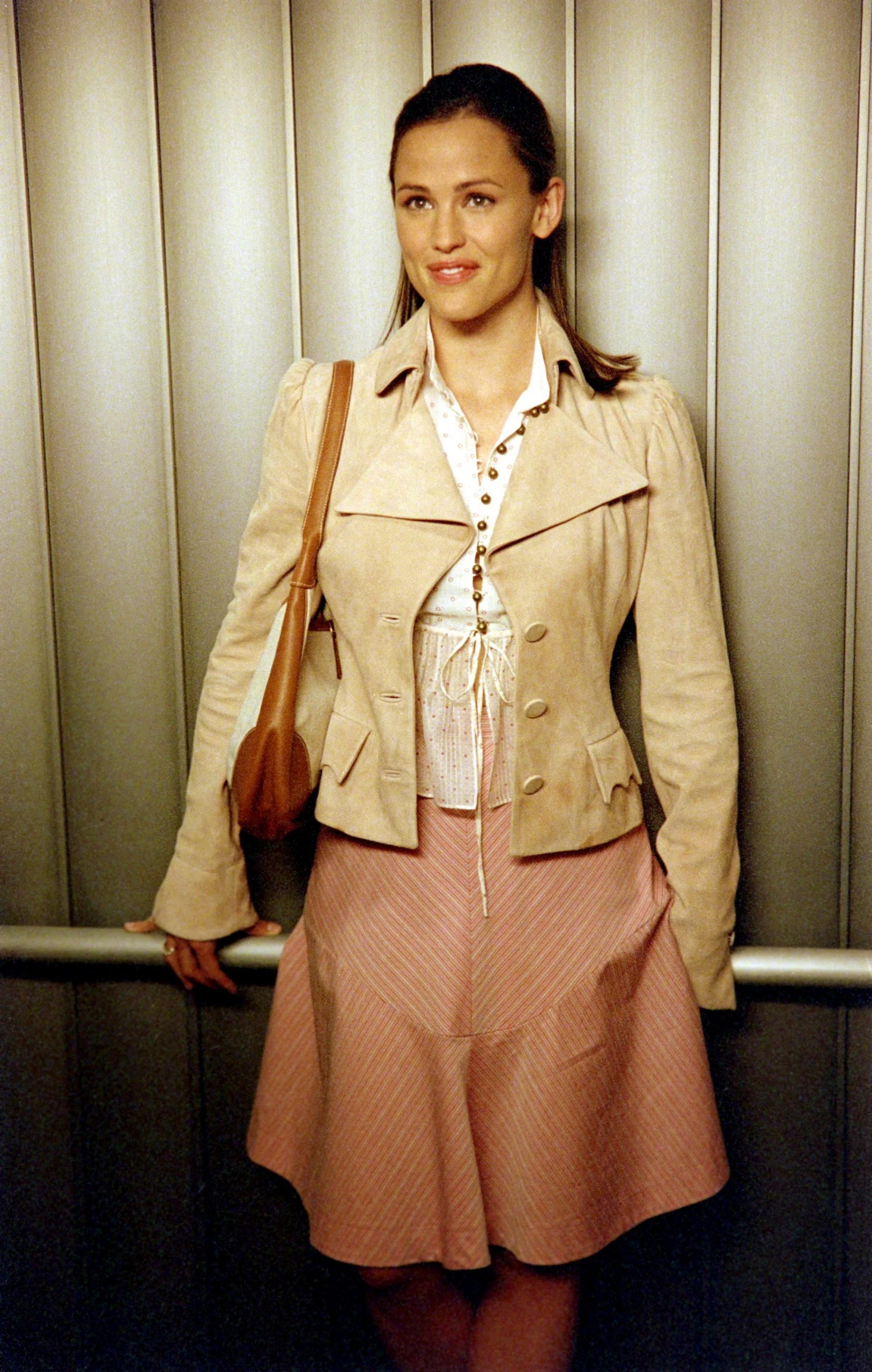 Váy midi pastel hồng từ 13 Going on 30