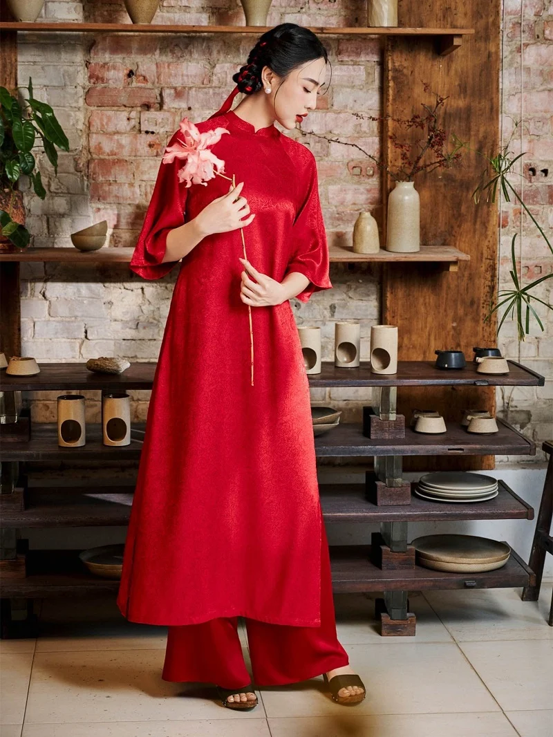 Thiết kế áo dài đính kết tỉ mỉ
