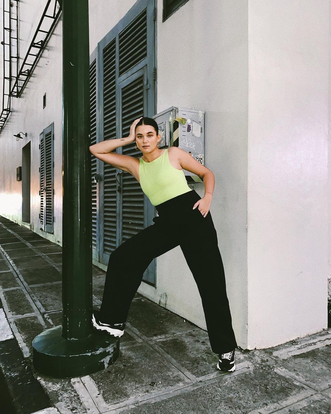 Sự kết hợp tinh tế giữa thể thao và đời thường trong phối đồ phong cách athleisure