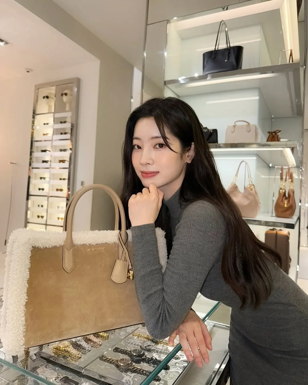 Đầm dệt kim xám thanh lịch