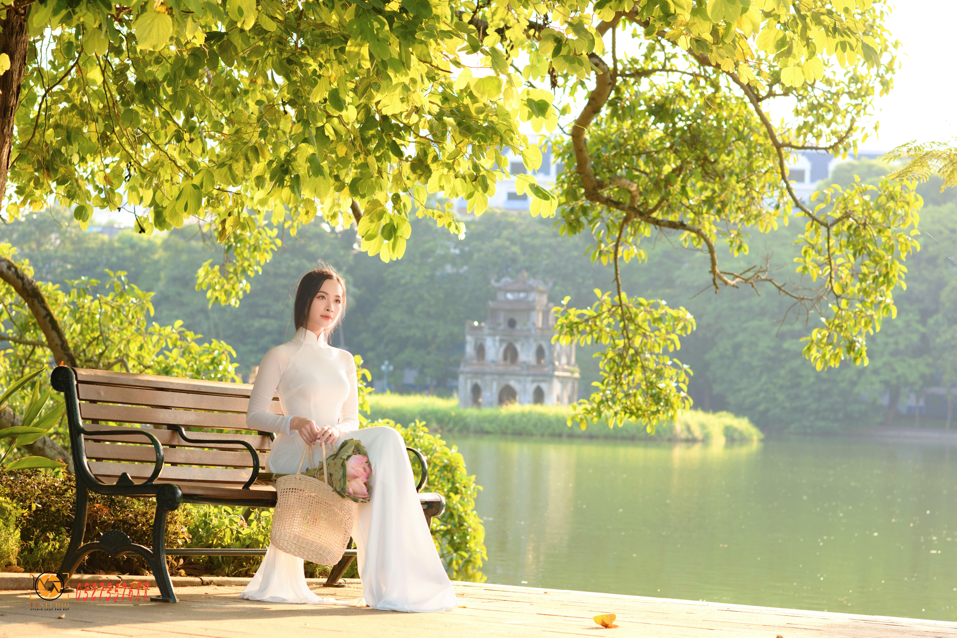 Hồ Gươm Hà Nội mùa xuân