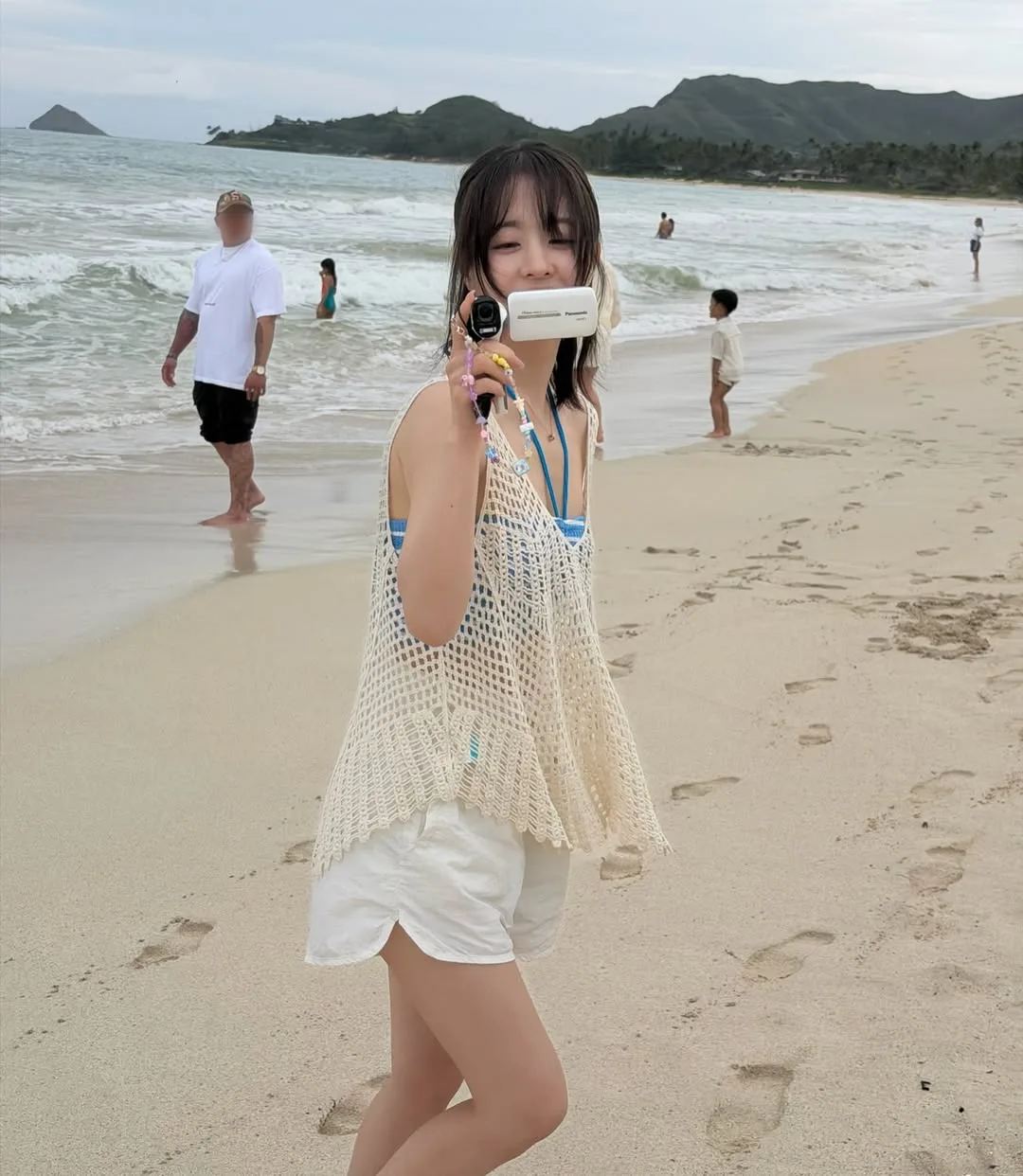 Park Bo Young diện áo lưới phóng khoáng