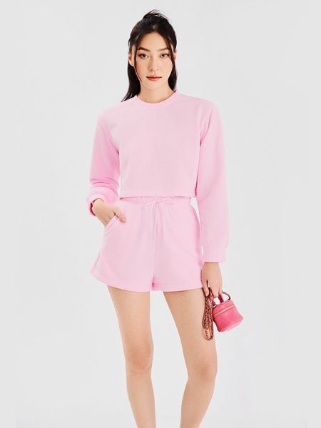 Áo len dáng ngắn phối quần short thun có dây buộc
