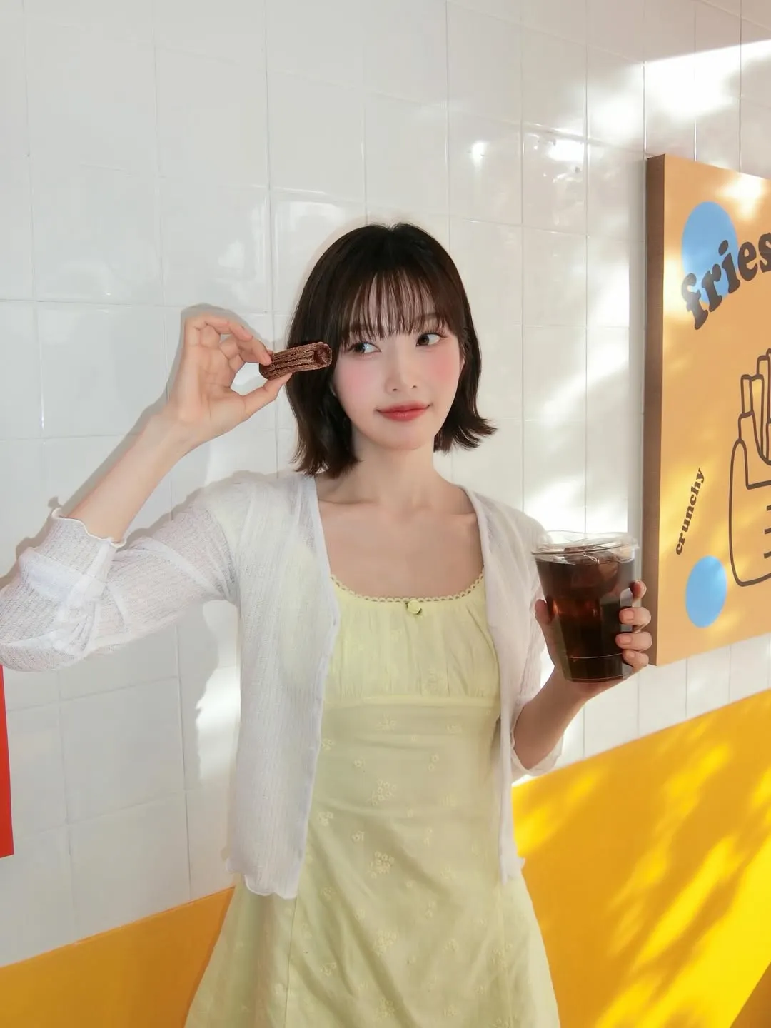 Cardigan lửng giúp khoe vòng eo thon gọn