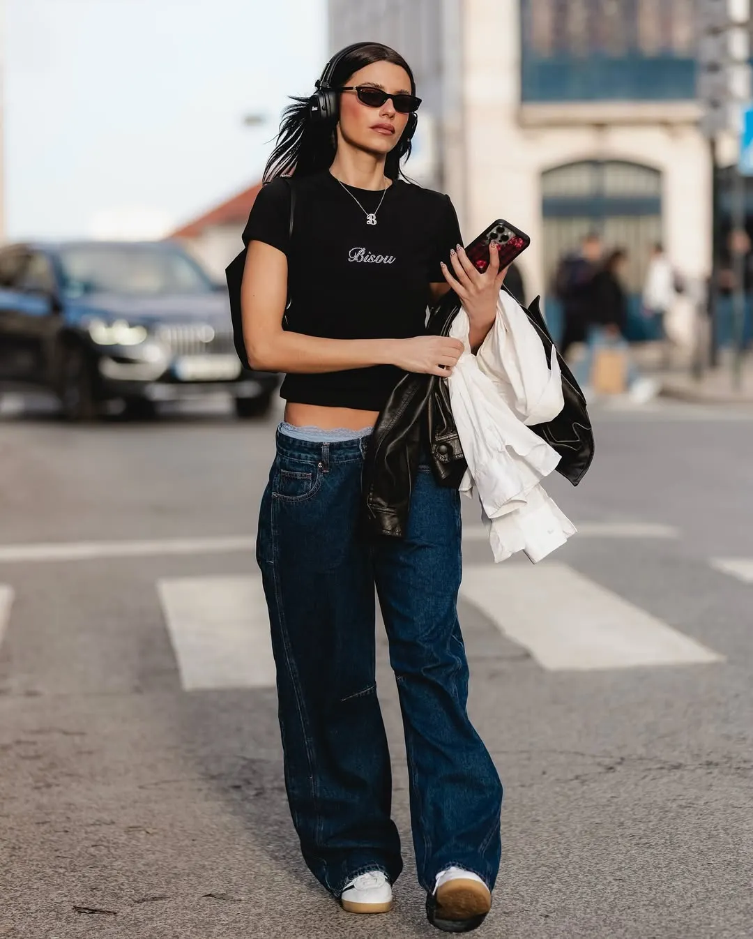 Áo thun và quần jeans màu hè
