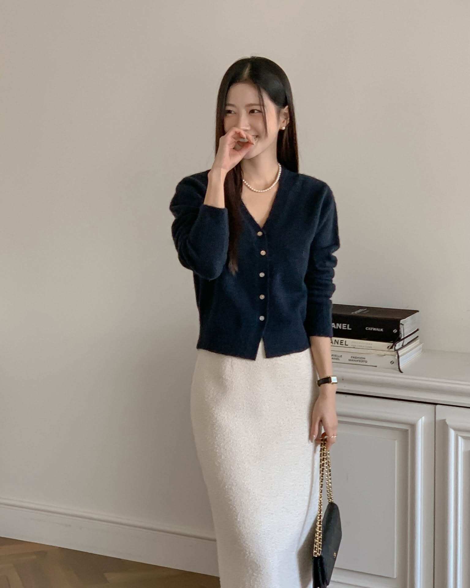 Áo len phối chân váy nữ tính