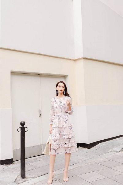 Màu sắc tươi sáng giúp khuếch tán ánh sáng và tạo cảm giác vóc dáng đầy đặn hơn