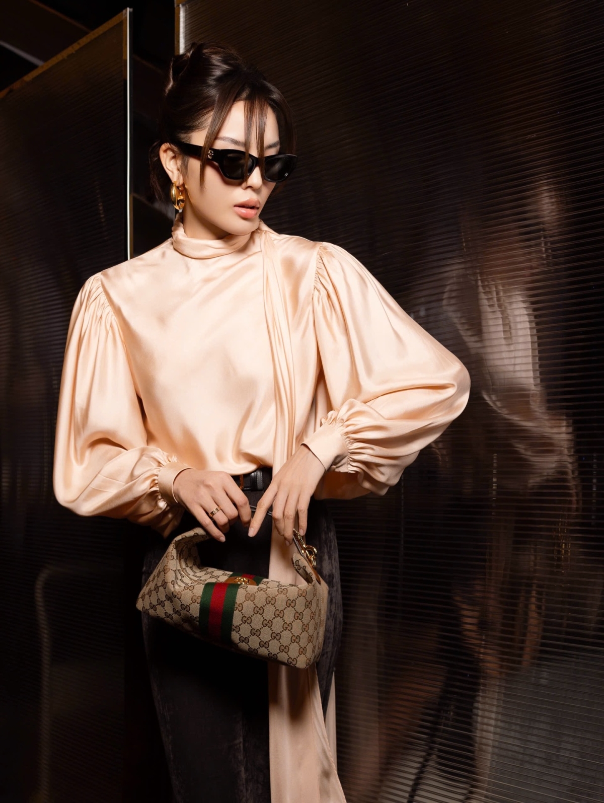 Váy áo bất đối xứng
