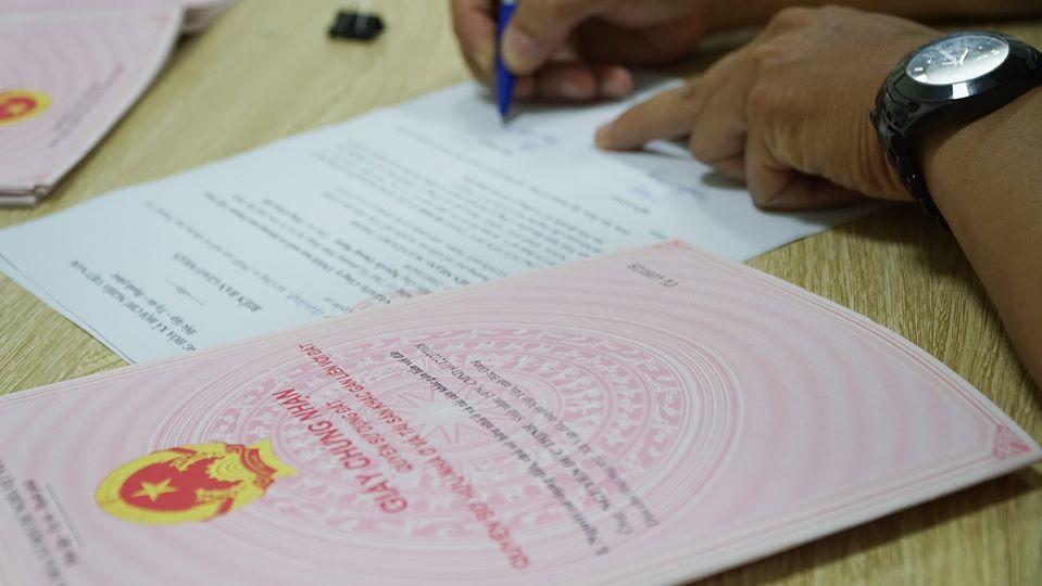Ảnh đối chiếu thông tin sổ đỏ