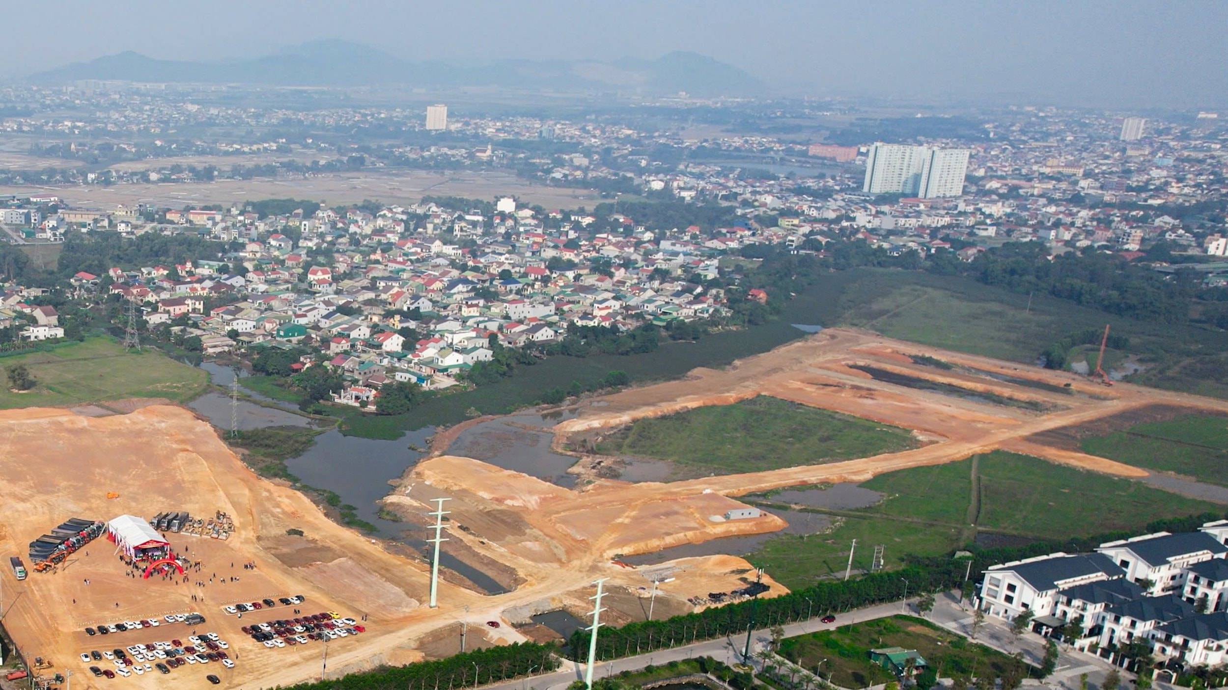 Khu dân cư ven đường mới đang phát triển