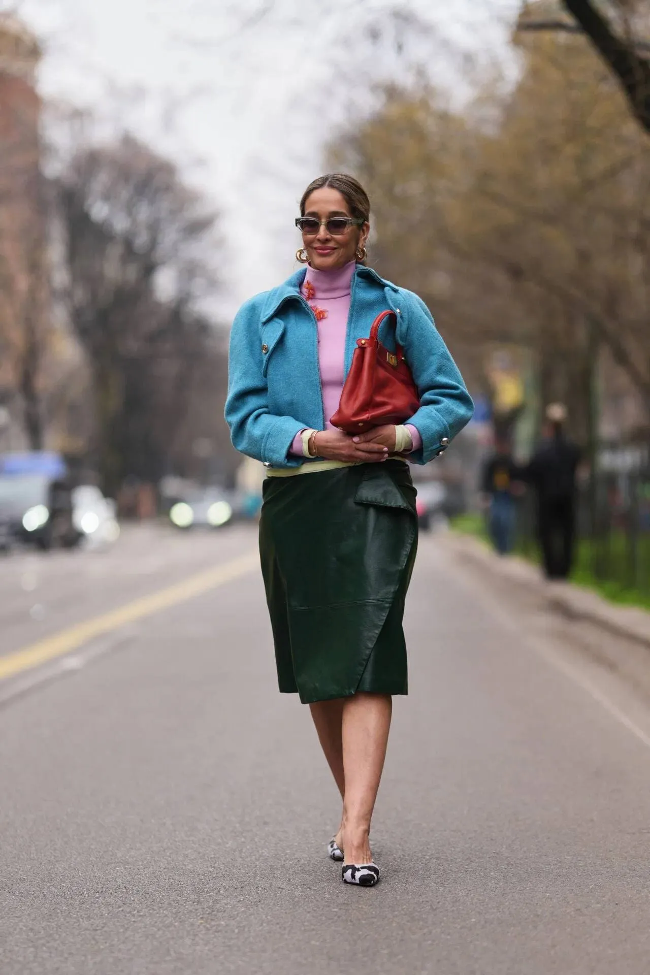 Street style blazer và màu nổi