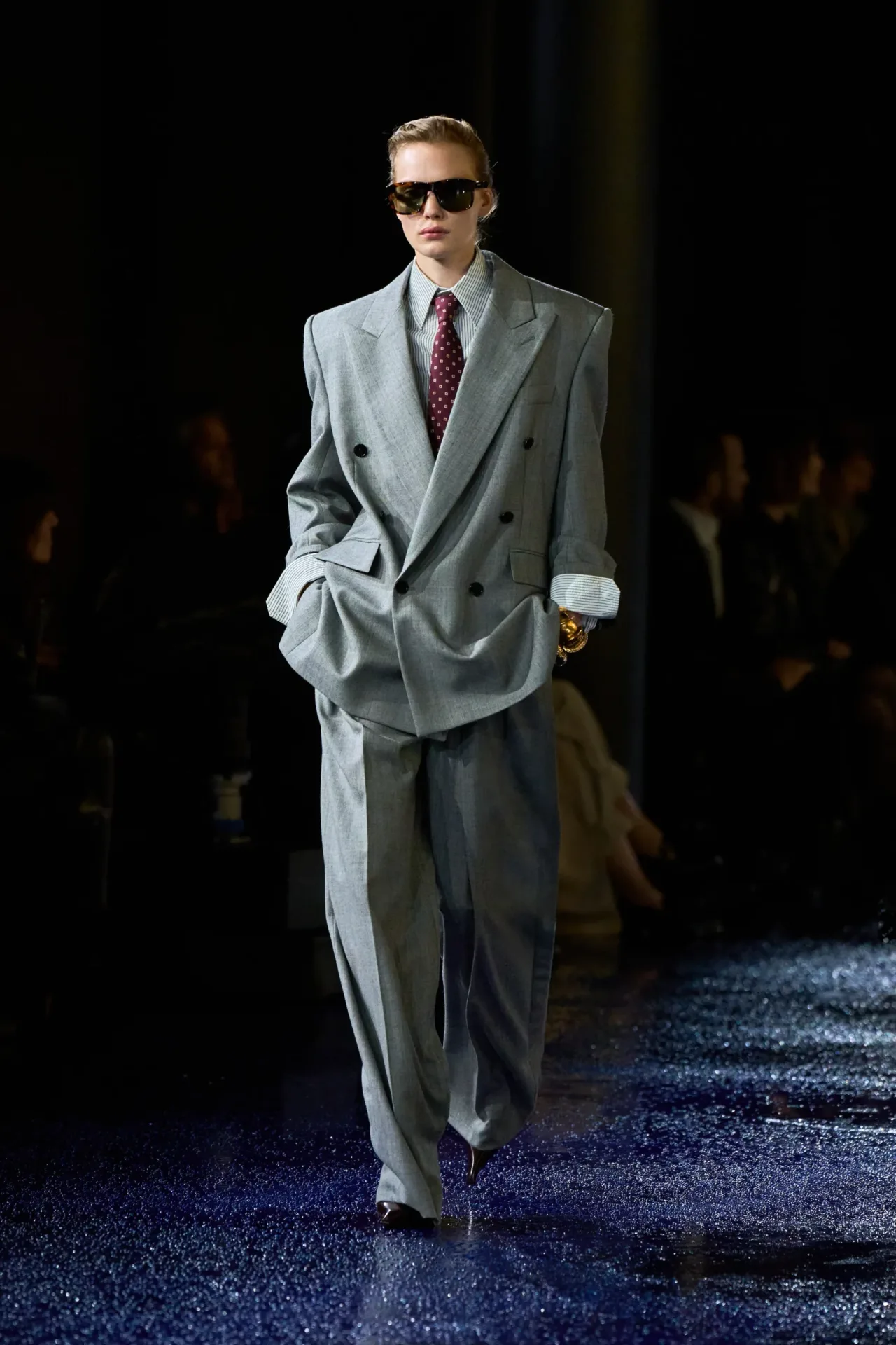 Saint Laurent xuân hè 2025 vest