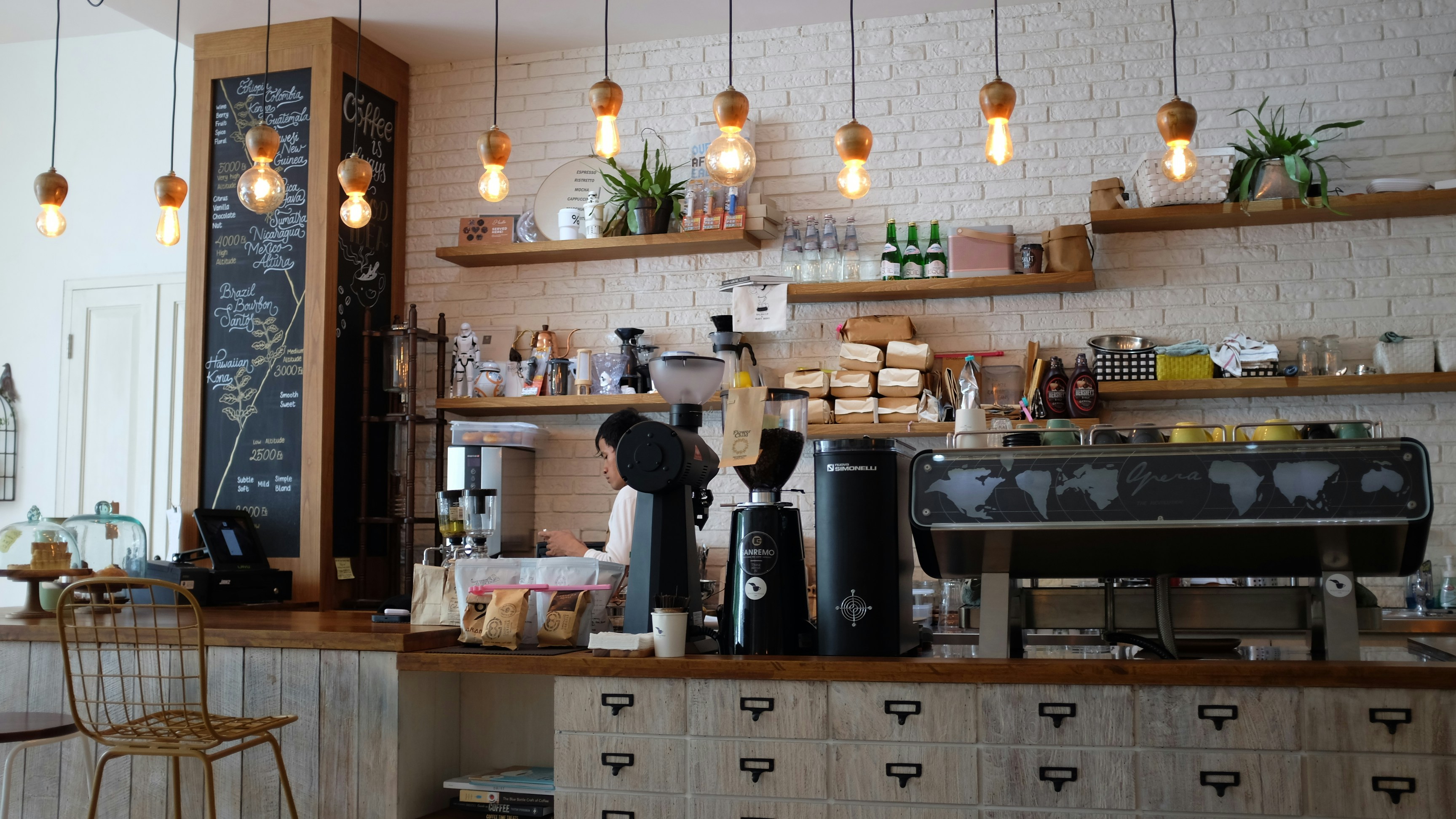 Không gian yên tĩnh tại quán cafe Hà Nội