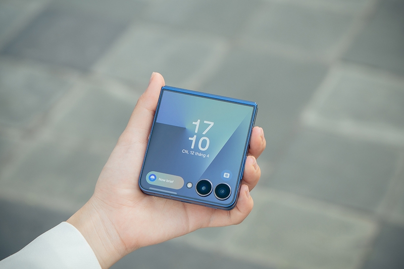Màn hình phụ FlexWindow hiển thị thông báo nhanh