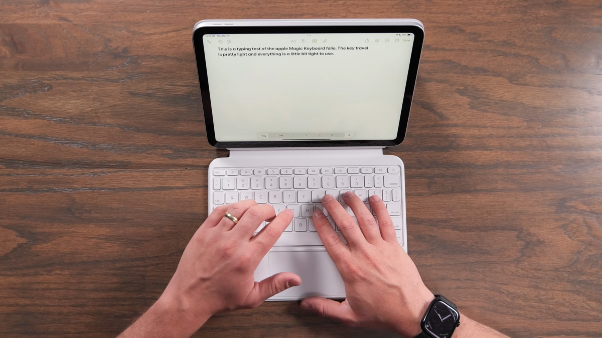 Trải nghiệm làm việc trên iPad A16 với bàn phím