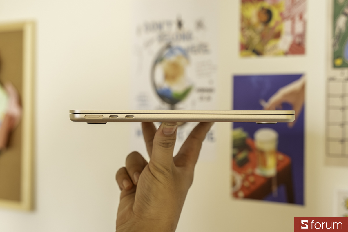 Cổng kết nối Thunderbolt 4 và MagSafe 3 trên MacBook Air