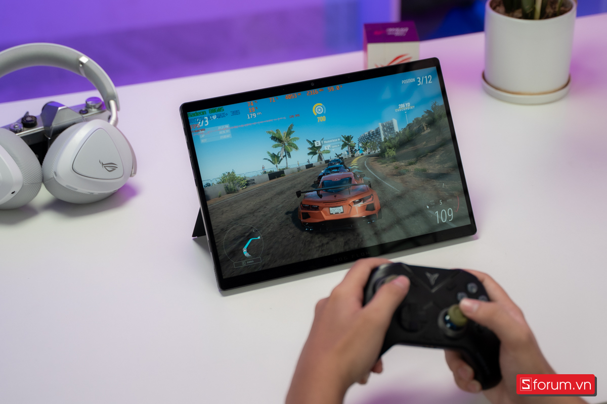 ASUS ROG Flow Z13 thiết kế lai tablet