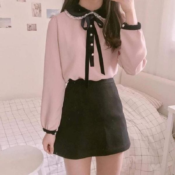 Chân váy đen với áo blouse
