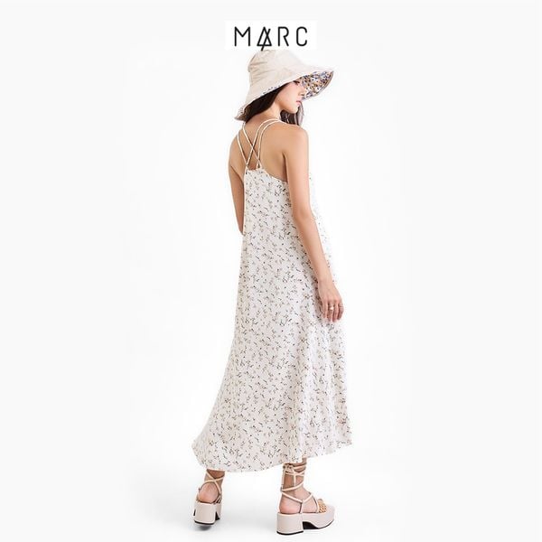 Đầm maxi kết hợp với sandal buộc dây
