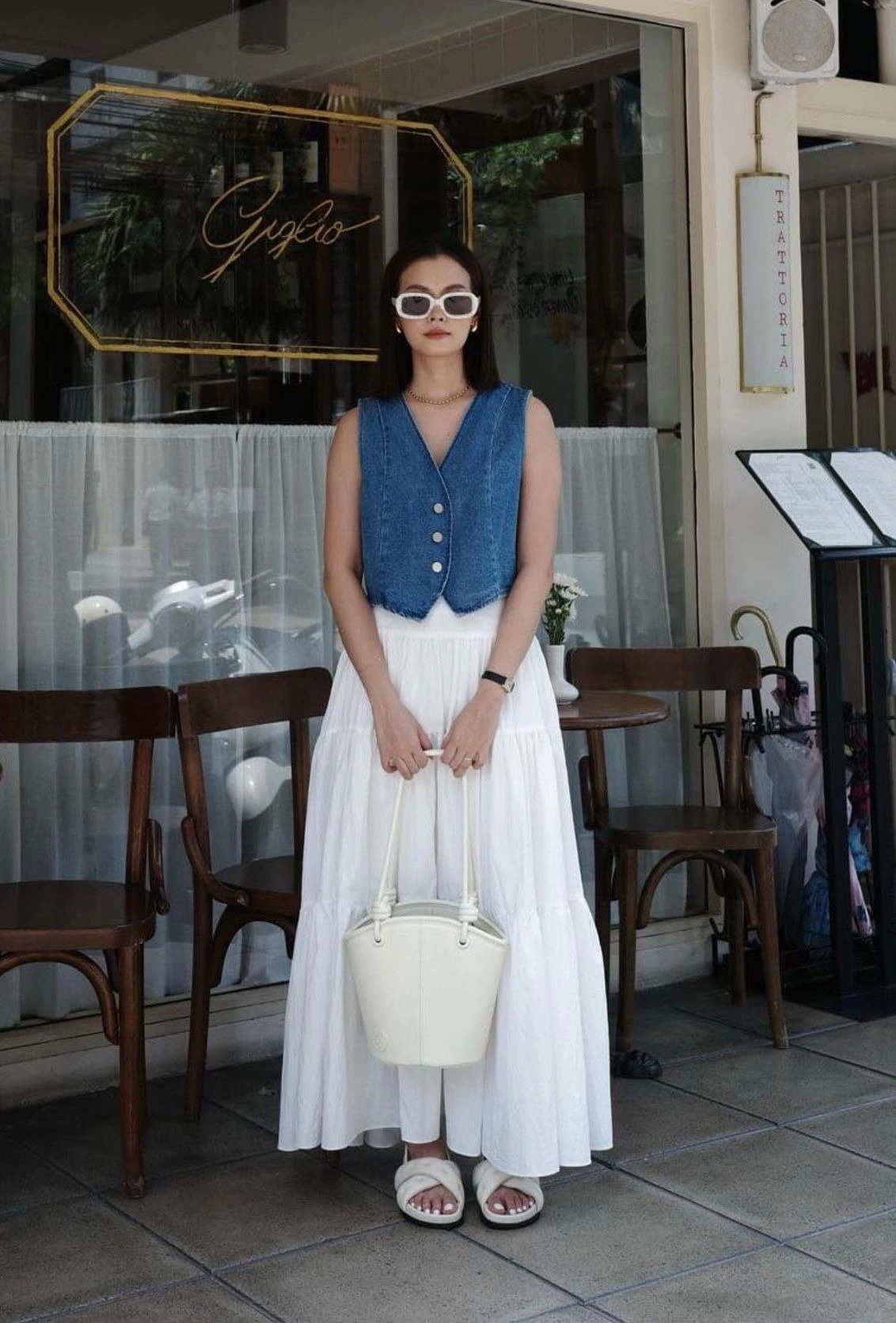 Quần shorts công sở và sơ mi cho ngày làm việc năng động hơn
