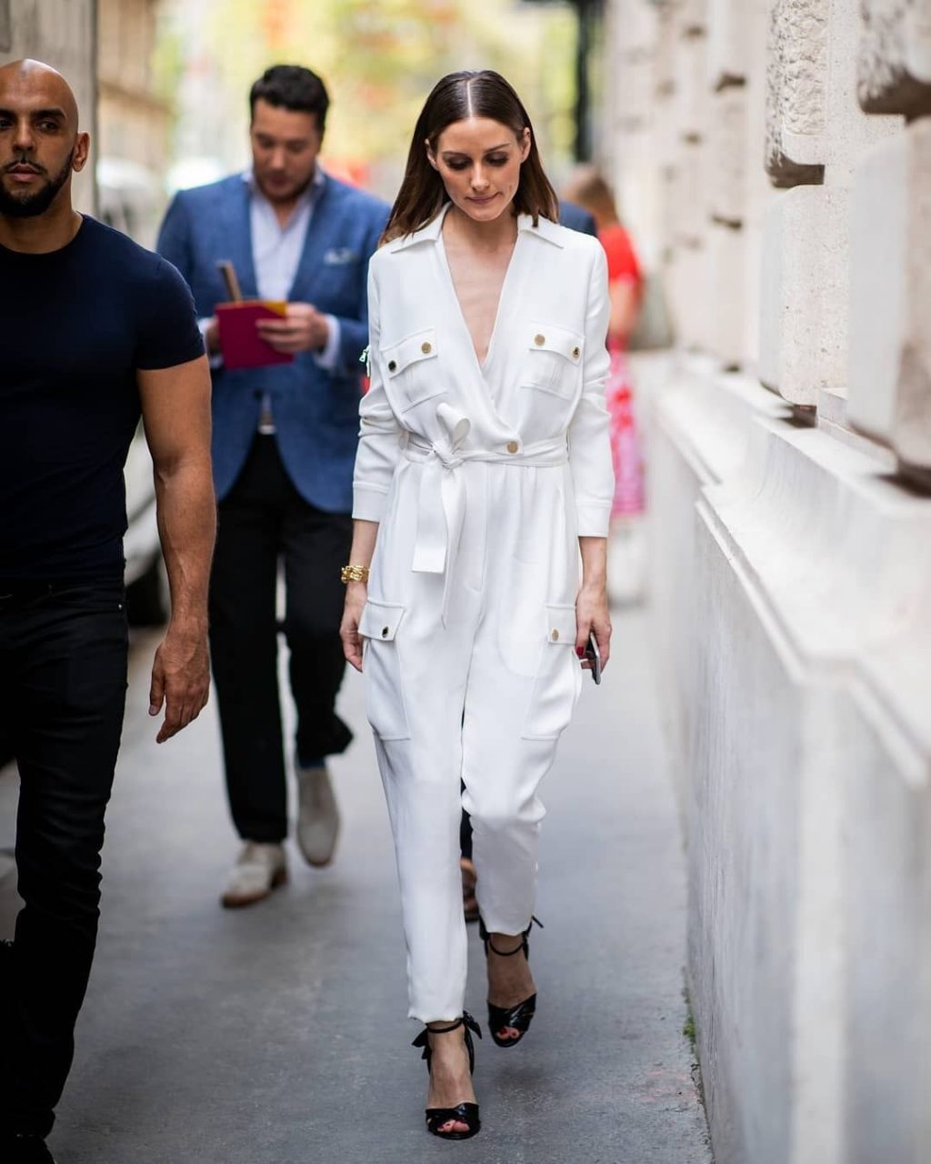 Phối đồ công sở thanh lịch với jumpsuit trắng