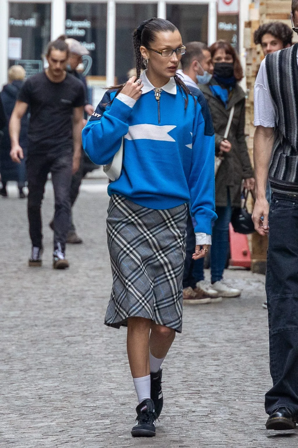 Chân váy caro phối half zip sweater