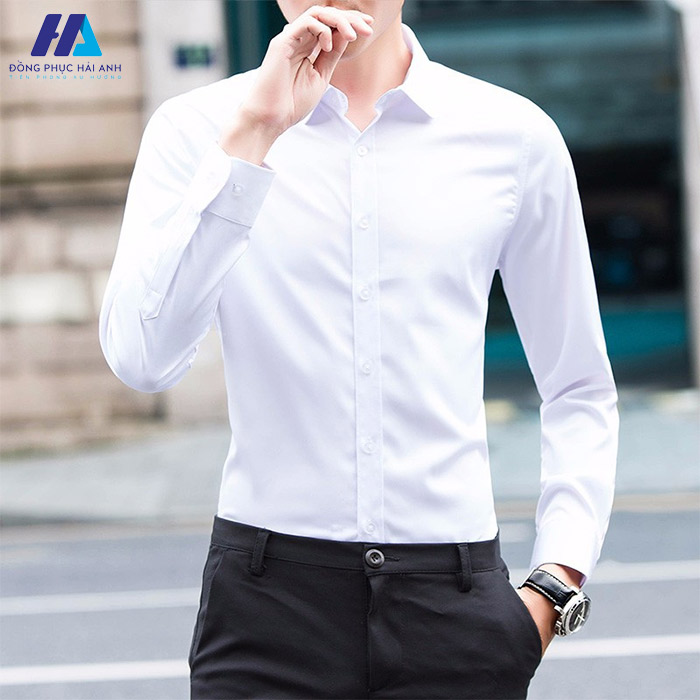 Kiểu dáng và kích thước cũng là yếu tố quan trọng khi lựa chọn trang phục công sở cho nam