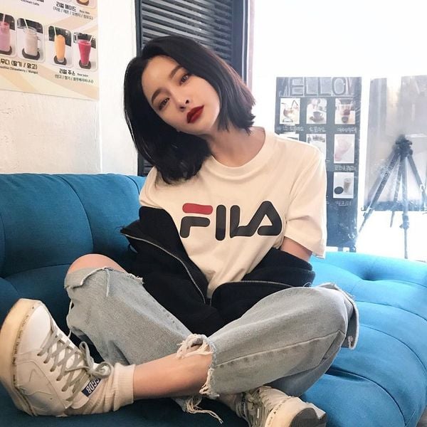 Quần jeans rách giúp nàng trông trẻ trung và cá tính hơn