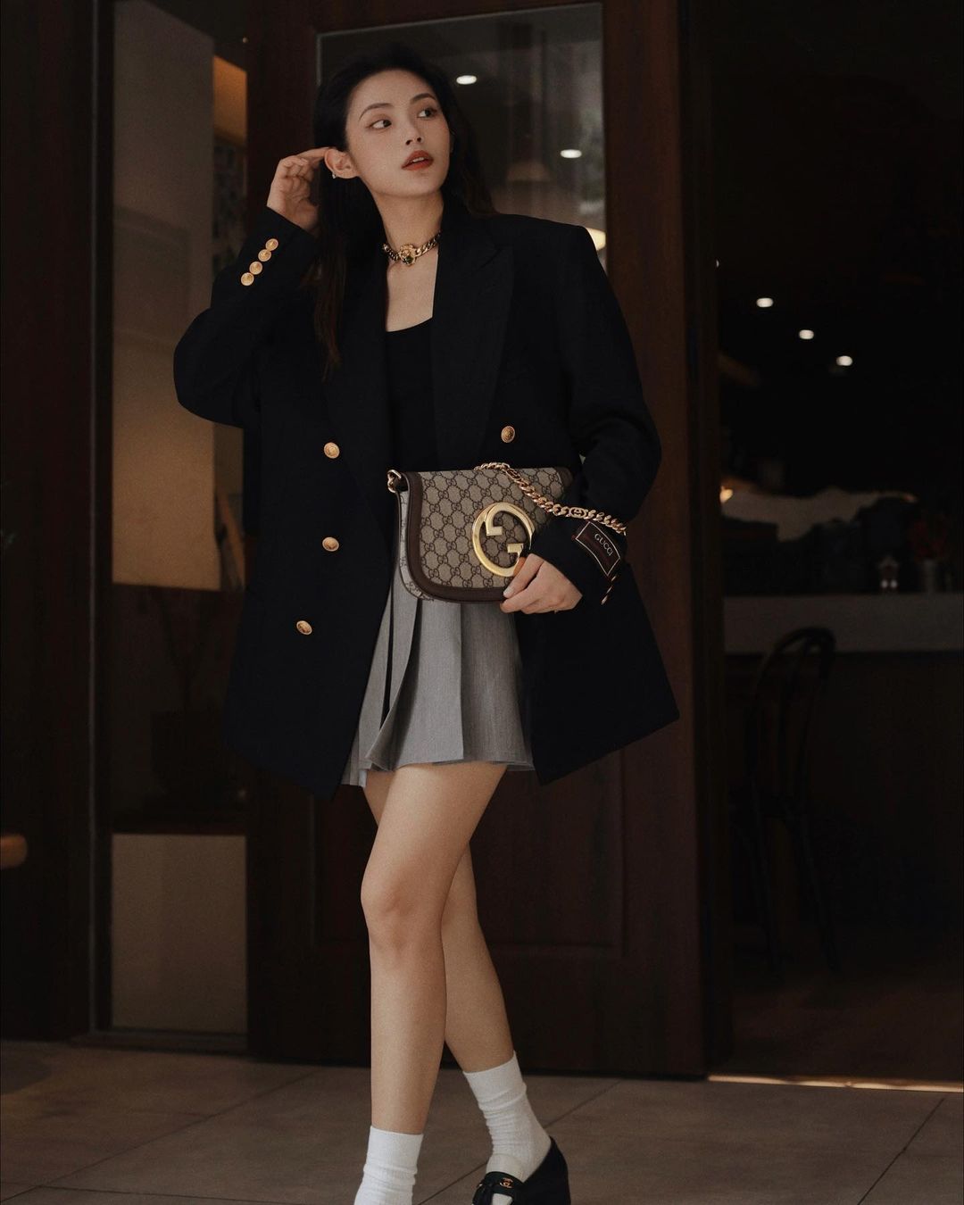 Mặc áo vest theo phong cách preppy