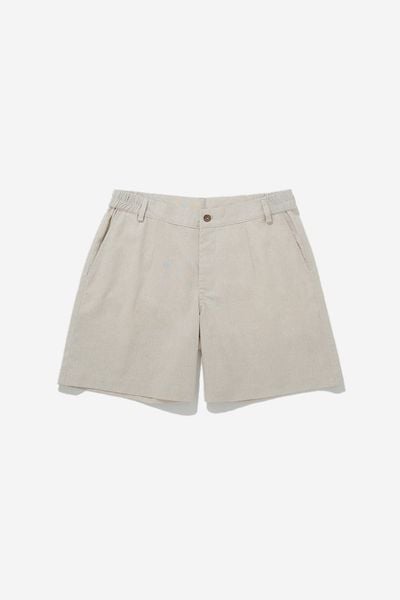 Quần short nam linen basic phù hợp hơn với môi trường làm việc linh hoạt và khí hậu nóng
