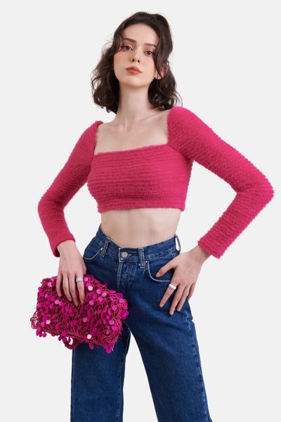Áo croptop dài tay giúp tôn dáng hiệu quả