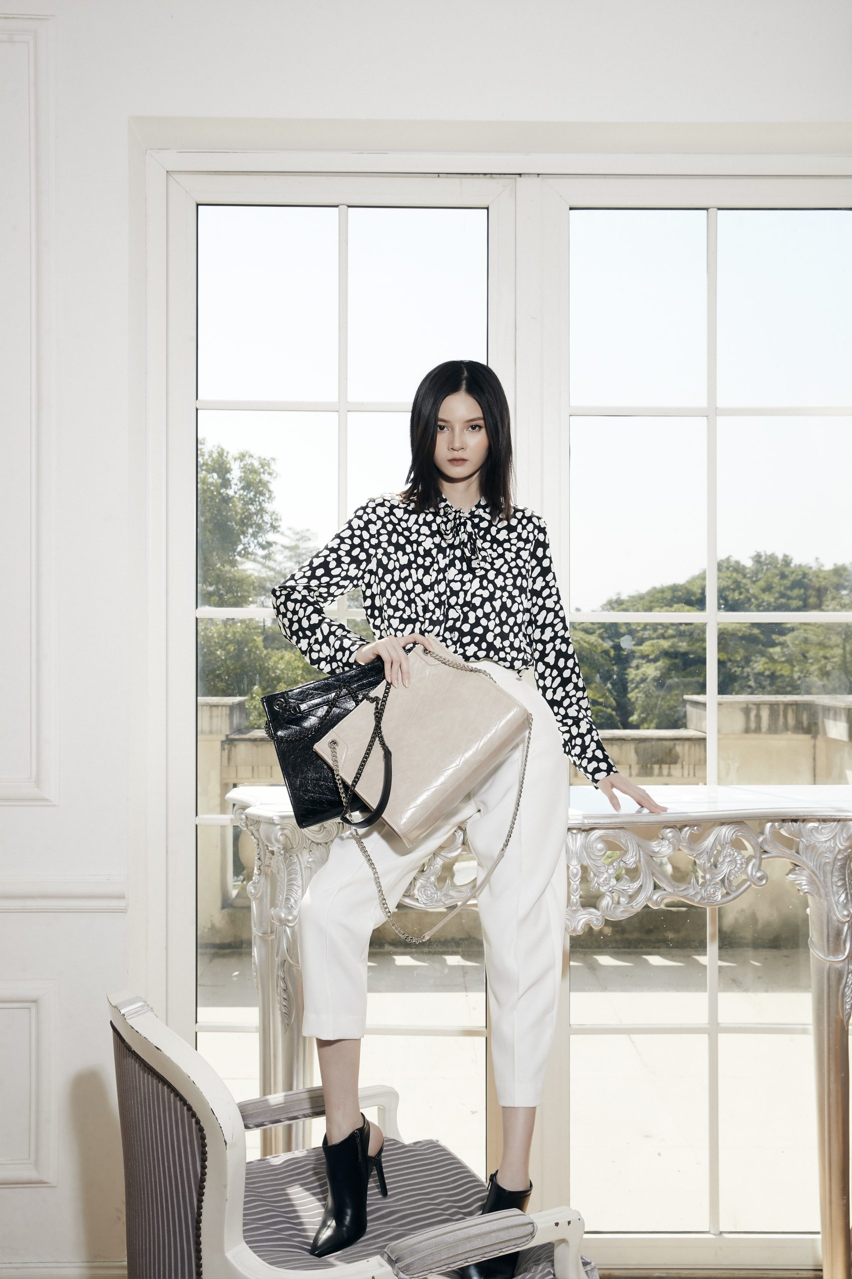 Nữ công sở mặc phong cách menswear và oversize