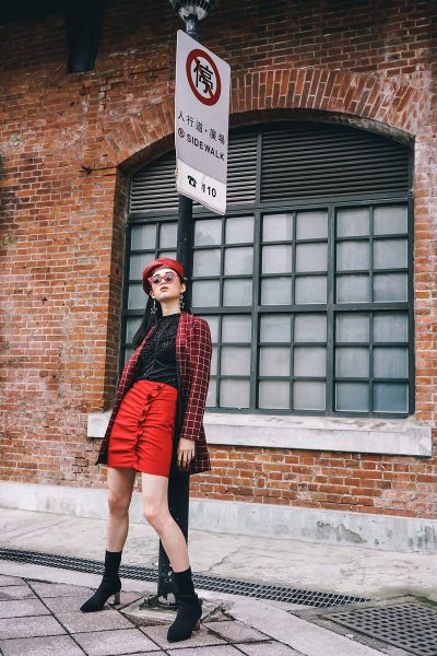 Phụ kiện tối giản cùng vest