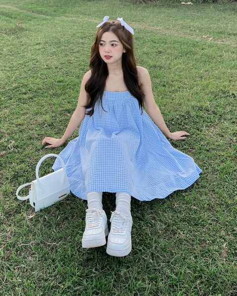 Maxi phối cùng giày thể thao