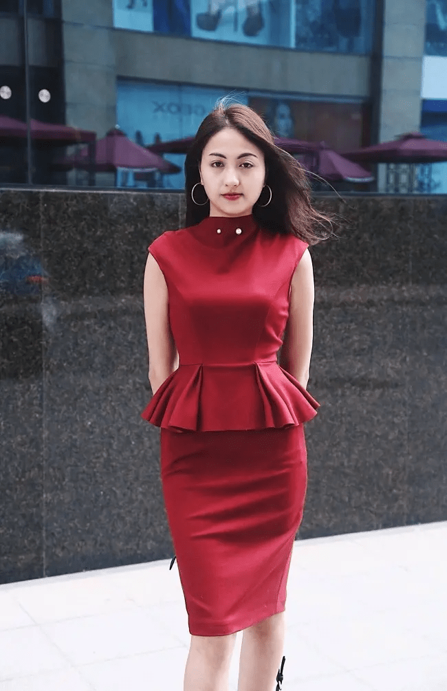 Váy bút chì phối áo peplum thanh lịch