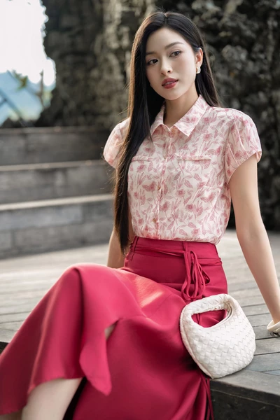 Áo sơ mi tông sáng với phom mềm
