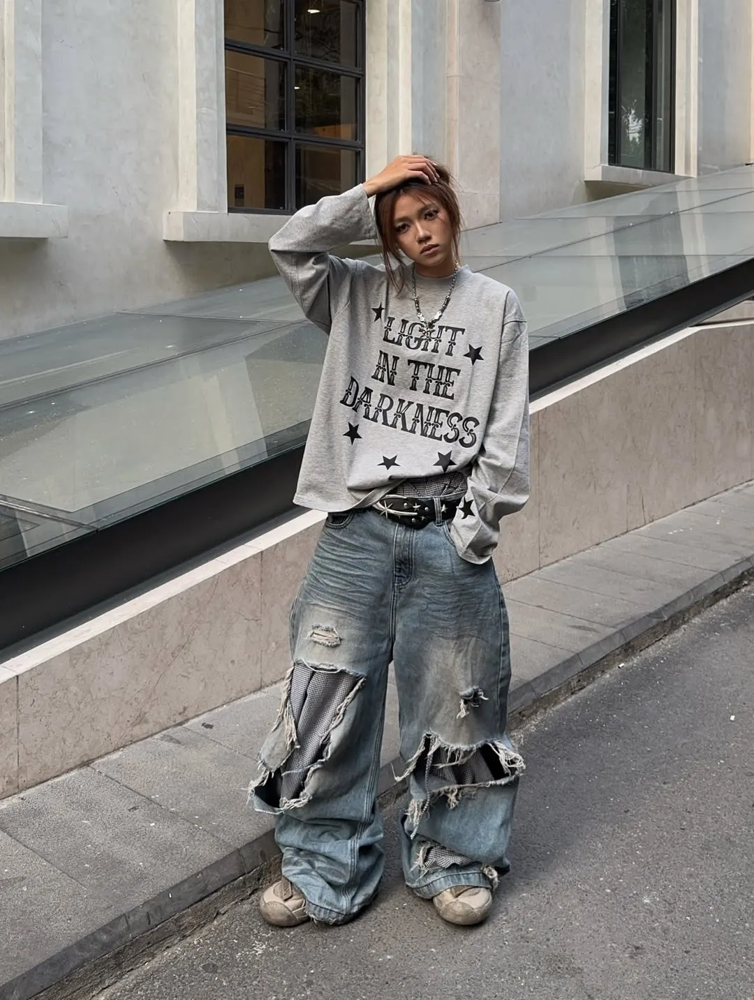 Jeans rách dáng thụng cá tính