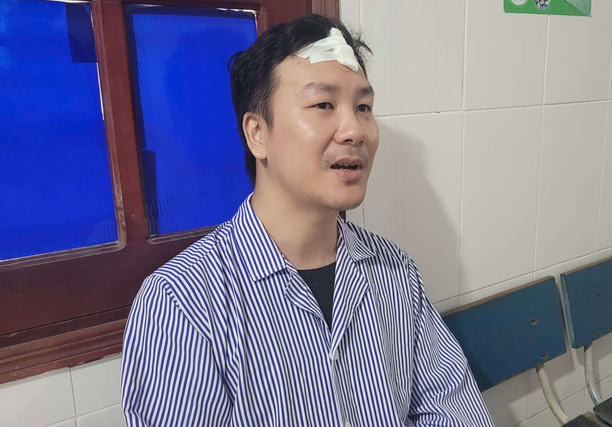 Nhân viên văn phòng thực hiện các bài tập giảm stress
