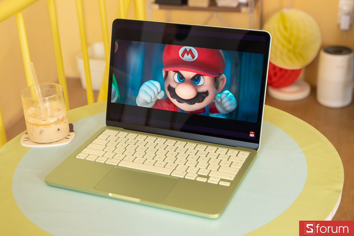 Màn hình Liquid Retina trên MacBook Air M5