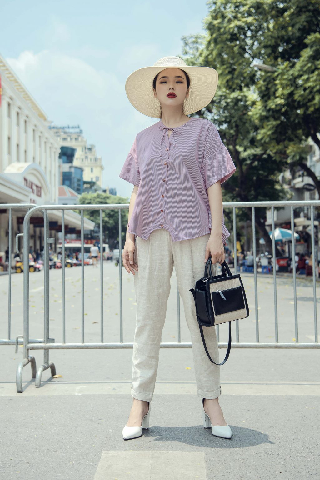 Áo sơ mi ngắn tay và quần linen công sở thoáng mát